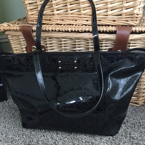 kate spade Handbags - Medium size Kate Spade purse